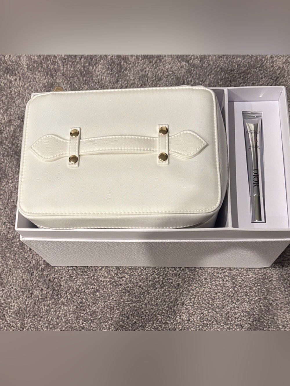 Dior Cream Cosmetic Case with Gold CD Emblem - Picture 4 of 4